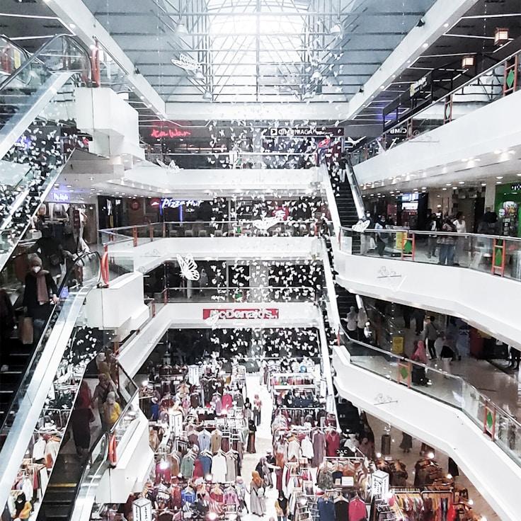 Family-friendly shopping and daily life in Spain